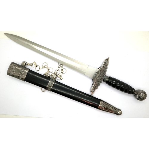 2118 - A replica Luftwaffe ceremonial short sword with scabbard and chain hanger. P&P Group 2 (£18+VAT for ... 