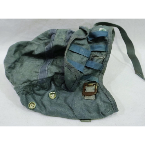 2180 - Cold War period British type G flying helmet. P&P Group 2 (£18+VAT for the first lot and £3+VAT for ... 
