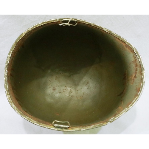 2184 - WWII US 27th Infantry Division Swivel Bale M1 helmet. P&P Group 2 (£18+VAT for the first lot and £3+... 