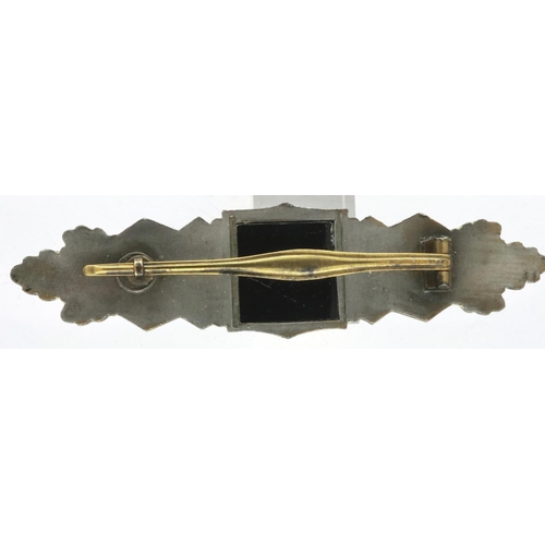 2295 - German Wehrmacht silver grade close combat clasp, no makers mark. P&P Group 1 (£14+VAT for the first... 