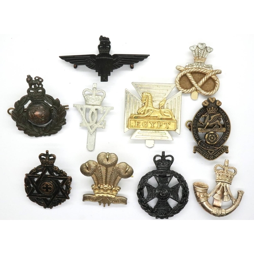 2313 - Ten metal British Army cap badges from the Reign of Queen Elizabeth II. P&P Group 1 (£14+VAT for the... 