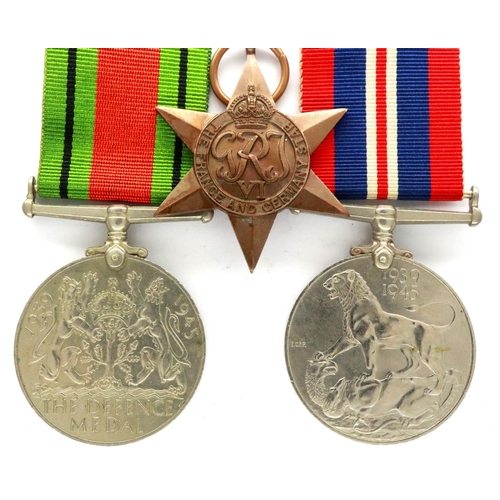 2337 - British WWII medal pair and France & Germany star, un-named as issued. P&P Group 1 (£14+VAT for the ... 