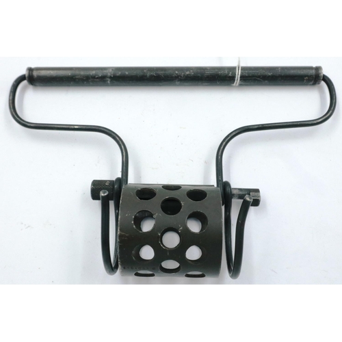 2218 - WWII US 50 calibre barrel change/carrying handle. P&P Group 1 (£14+VAT for the first lot and £1+VAT ... 