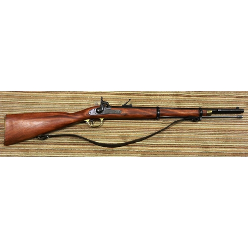 2225 - Replica Flintlock rifle with full working mechanism, (non firing). P&P Group 3 (£25+VAT for the firs... 