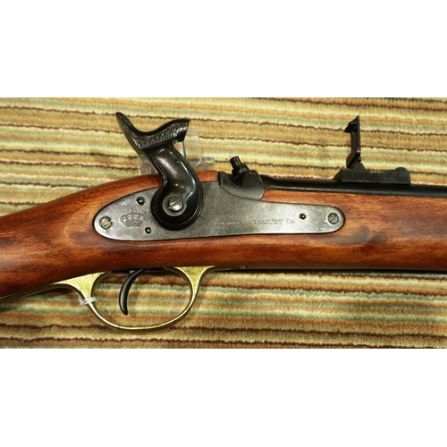 2225 - Replica Flintlock rifle with full working mechanism, (non firing). P&P Group 3 (£25+VAT for the firs... 