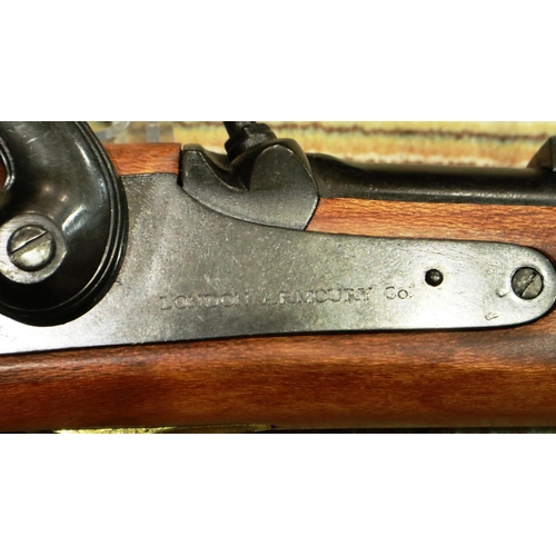 2225 - Replica Flintlock rifle with full working mechanism, (non firing). P&P Group 3 (£25+VAT for the firs... 