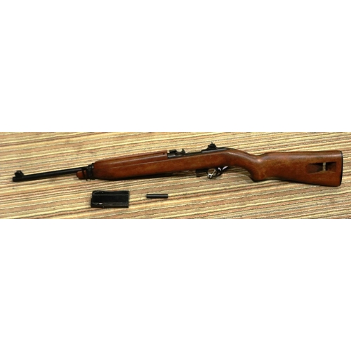 2226 - Replica WWII carbine with full working mechanism, (non firing). P&P Group 3 (£25+VAT for the first l... 