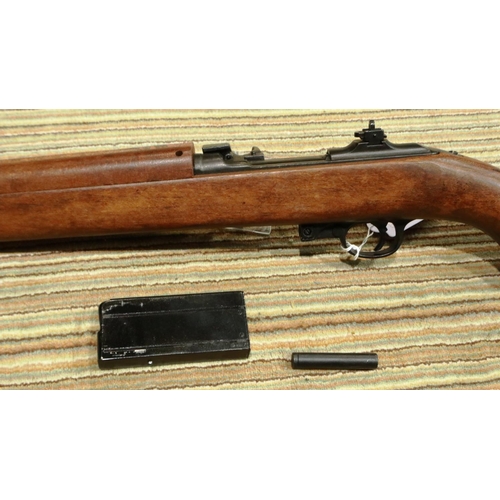 2226 - Replica WWII carbine with full working mechanism, (non firing). P&P Group 3 (£25+VAT for the first l... 