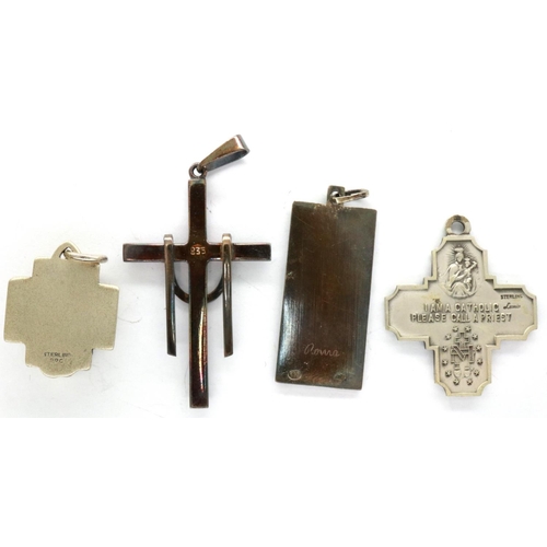 34 - 925 silver religious pendants, combined 25g (4). P&P Group 1 (£14+VAT for the first lot and £1+VAT f... 