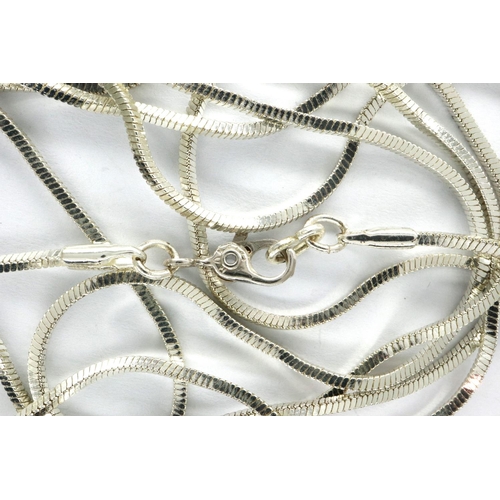 47 - White metal opera length neck chain, L: 152 cm. P&P Group 1 (£14+VAT for the first lot and £1+VAT fo... 