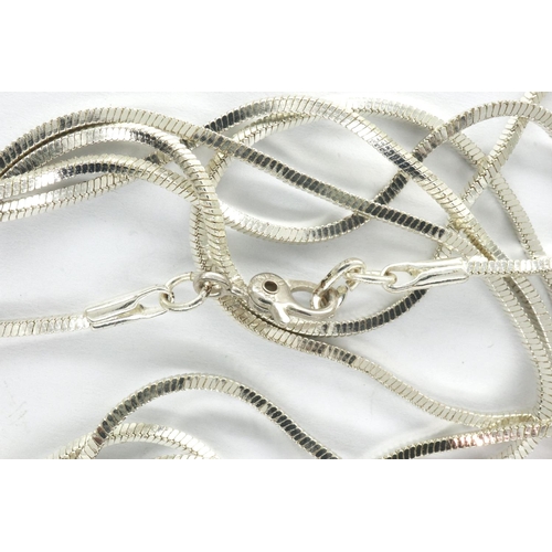 47 - White metal opera length neck chain, L: 152 cm. P&P Group 1 (£14+VAT for the first lot and £1+VAT fo... 