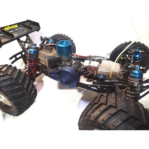 2110 - Team Losi Monster Truck, fitter M26 blue top engine with sport silencer, alloy chassis etc, L: 55 cm... 