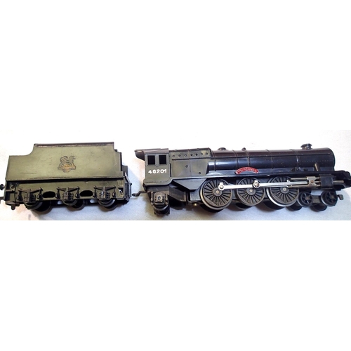 2212 - OO scale Triang Railways no 1 passenger train set to include Princess Elizabeth black, two coaches, ... 