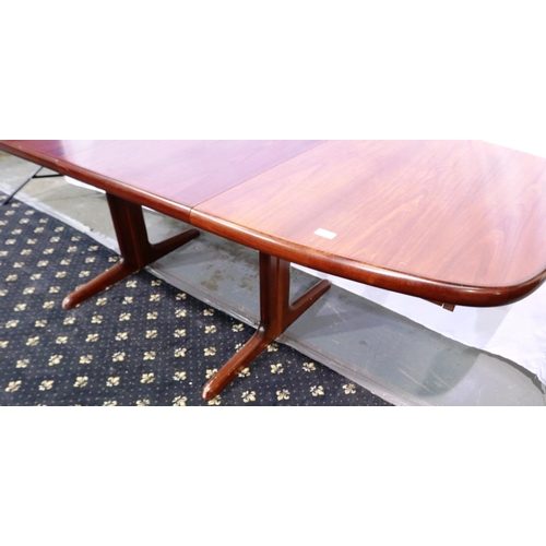 2078 - Skovby Danish Rosewood extending dining table on end supports with single stretcher, two additional ... 