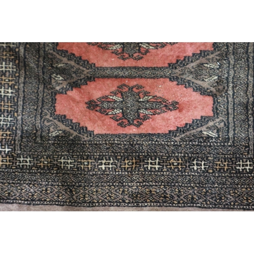 2071A - A small early 20th century fringed floor rug, 125 x 76 cm. Not available for in-house P&P