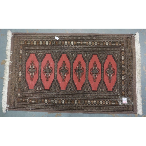 2071A - A small early 20th century fringed floor rug, 125 x 76 cm. Not available for in-house P&P