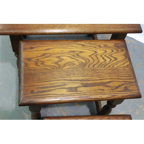 2135 - A 20th century Old Charm oak nest of three graduating tables, largest 61 x 33 x 45 cm H. Not availab... 