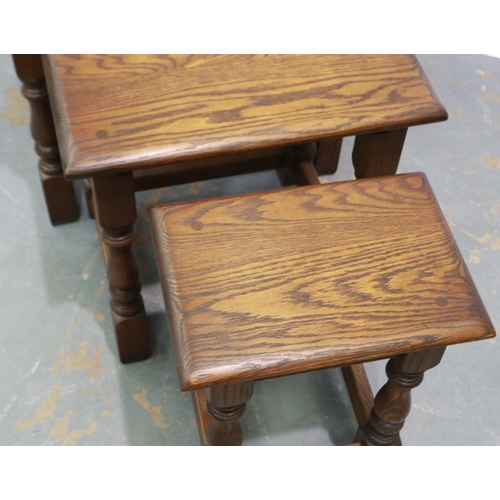 2135 - A 20th century Old Charm oak nest of three graduating tables, largest 61 x 33 x 45 cm H. Not availab... 