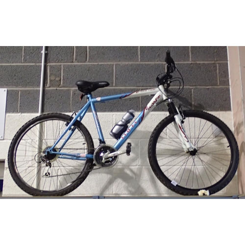 1013 - Muddy Fox Smigger, 21 inch frame, 18 speed childs hardtail mountain bike, with Shimano brakes and sh... 