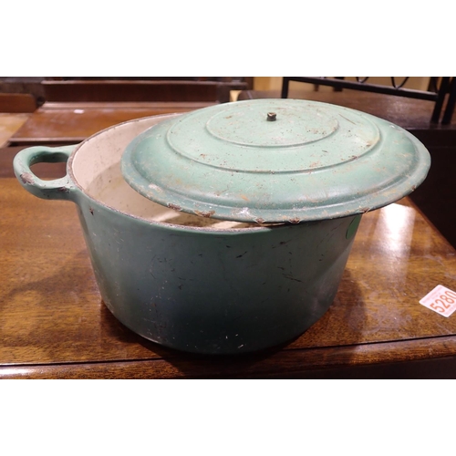 1023 - Green Le Creuset casserole dish, L: 25 cm. Not available for in-house P&P