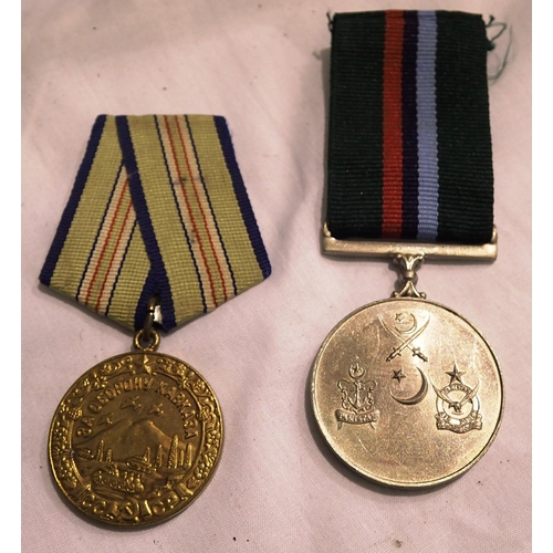 1158 - Pakistan Air Police medal and a Soviet Campaign medal. P&P Group 1 (£14+VAT for the first lot and £1... 