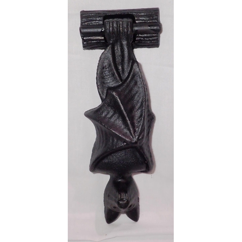 1162 - Cast iron bat door knocker, H: 12 cm. P&P Group 1 (£14+VAT for the first lot and £1+VAT for subseque... 