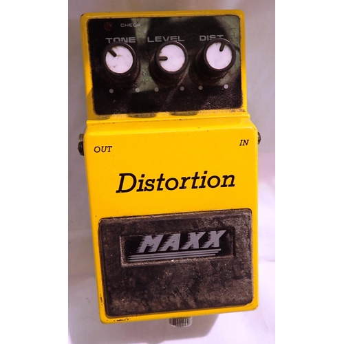 1183 - Maxx guitar distortion pedal. P&P Group 1 (£14+VAT for the first lot and £1+VAT for subsequent lots)