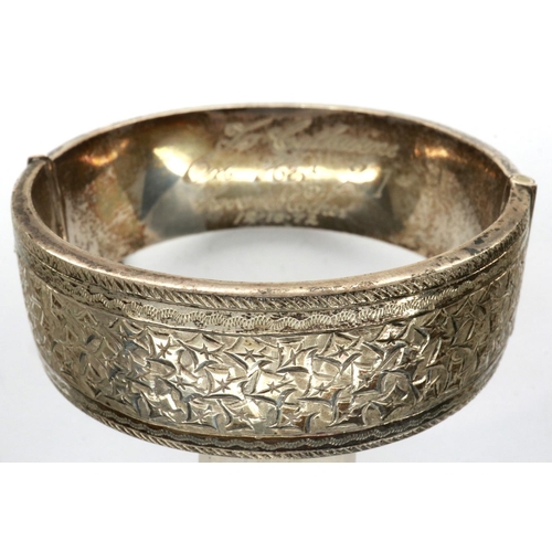 55 - Hallmarked silver bangle, with safety chain, D: 70 mm, 30g. P&P Group 1 (£14+VAT for the first lot a... 