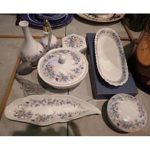 1431 - Wedgwood ceramic dressing table set including atomiser, covered pots etc (7). Not available for in-h... 