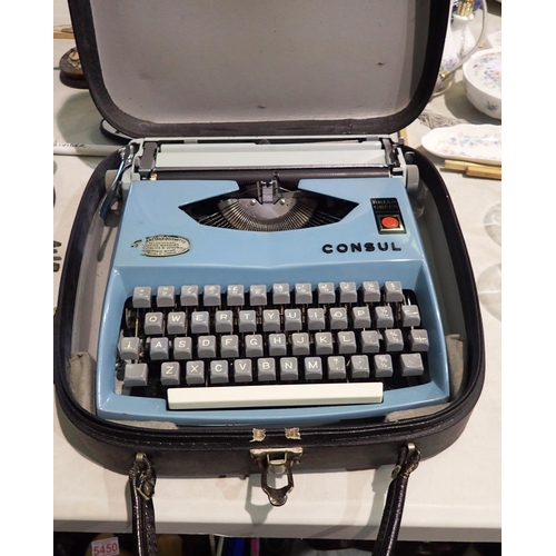 1437 - Cased Brian Green Consul mechanical typewriter. Not available for in-house P&P