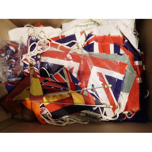 1480 - Collection of small flags, pennants and VE Day style bunting. P&P Group 2 (£18+VAT for the first lot... 