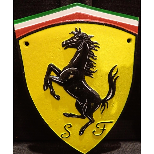 1522 - Cast iron Ferrari wall plaque, W: 25 cm. P&P Group 1 (£14+VAT for the first lot and £1+VAT for subse... 