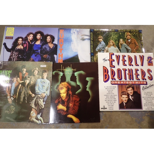 1525 - Mixed Pop and Rock records in good condition, to include The Everly Brothers Greatest Hits. P&P Grou... 