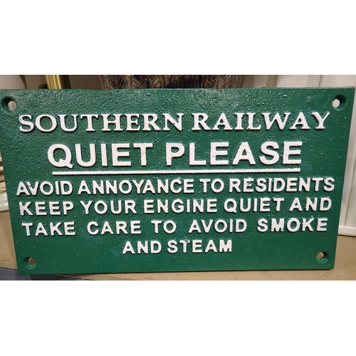 1567 - Southern Railway Quiet Please sign, W: 25 cm. P&P Group 1 (£14+VAT for the first lot and £1+VAT for ... 