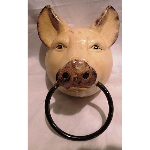 1574 - Cast iron pigs head towel hook, H: 20 cm. P&P Group 1 (£14+VAT for the first lot and £1+VAT for subs... 