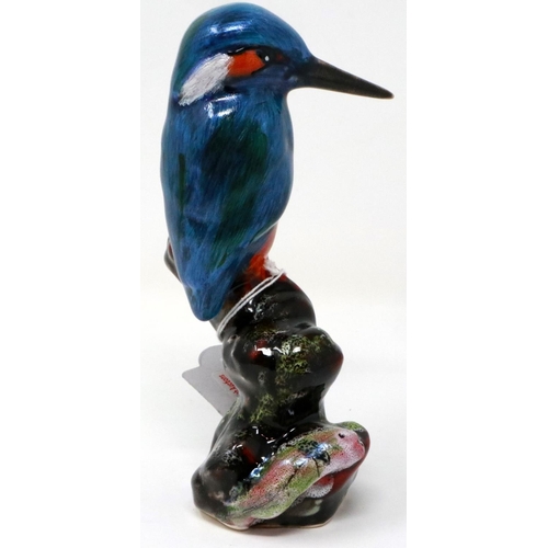 235 - Anita Harris kingfisher, signed in gold, H: 16 cm, no cracks or chips. P&P Group 1 (£14+VAT for the ... 