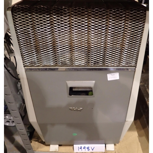 1998V - Vai floor standing paraffin heater. Not available for in-house P&P