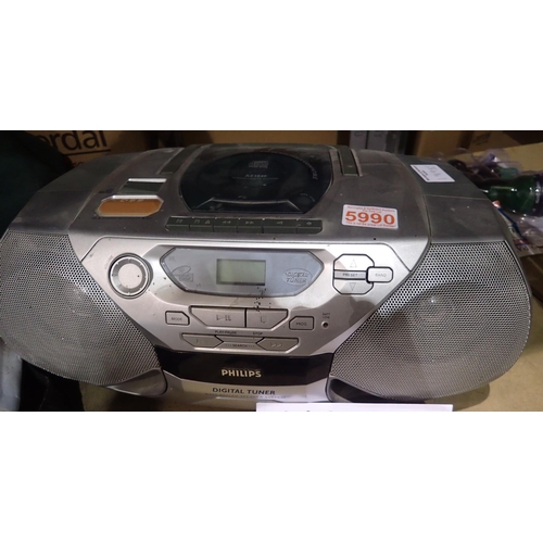 1998Z - Philips radio CD player. Not available for in-house P&P