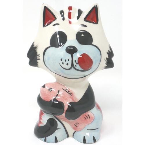 253 - Lorna Bailey cat, Good Catch, H: 14 cm, no cracks or chips. P&P Group 1 (£14+VAT for the first lot a... 