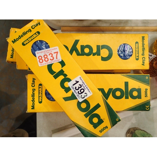 1393 - 7 x 500g packs of Crayola modelling clay. Not available for in-house P&P