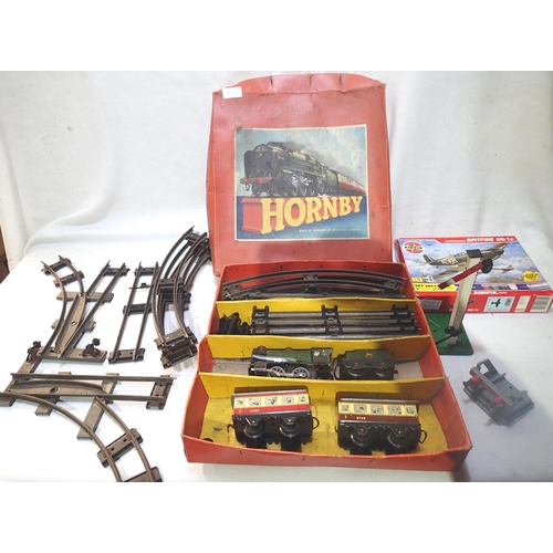 2473 - O gauge Hornby tinplate clockwork no 21 passenger set, plus extra track/points, signal and buffer st... 