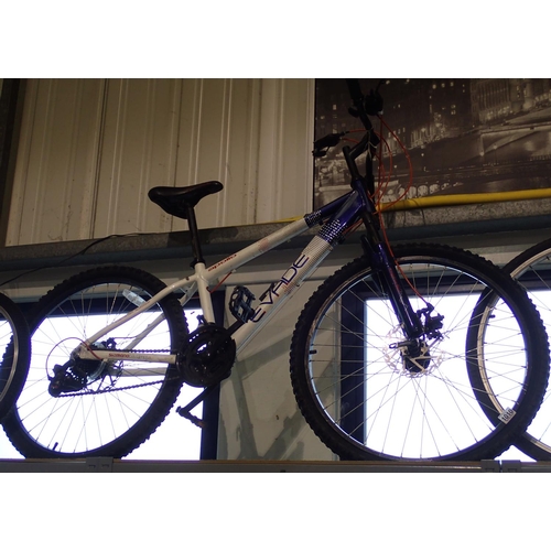 1010 - Apollo Evade aluminium framed bike, with 14 inch frame and 18 gears. Not available for in-house P&P