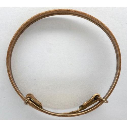 49 - Childs yellow metal adjustable bangle. P&P Group 1 (£14+VAT for the first lot and £1+VAT for subsequ... 