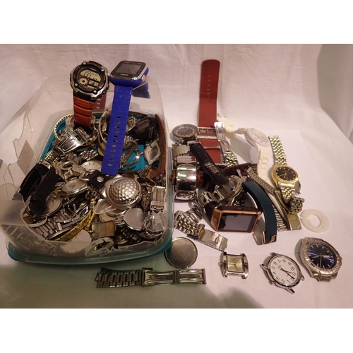 1125 - Quantity of mixed wristwatches and watch parts. P&P Group 1 (£14+VAT for the first lot and £1+VAT fo... 