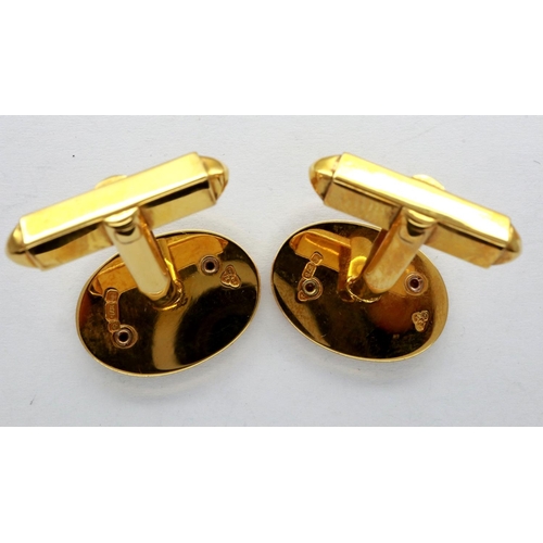 80 - Pair of Garrards 9ct gold cufflinks, boxed, face D: 20 mm, 9.9g. P&P Group 1 (£14+VAT for the first ... 