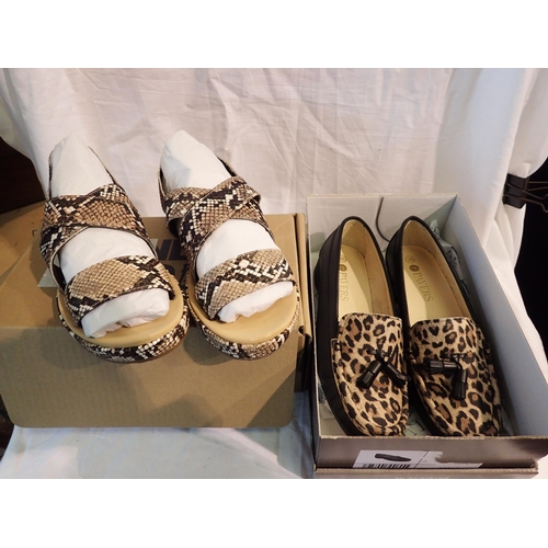 1240 - Pavers shoes, size 5, and a pair of ladies sandals size 7. P&P Group 2 (£18+VAT for the first lot an... 