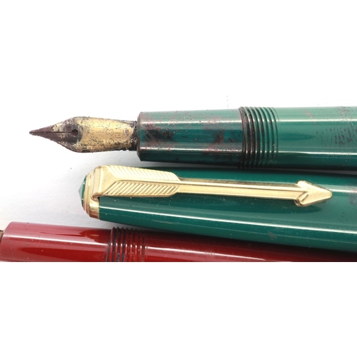 131 - Two Parker Slimfold fountain pens, red and green, each with a 14ct gold nib. P&P Group 1 (£14+VAT fo... 