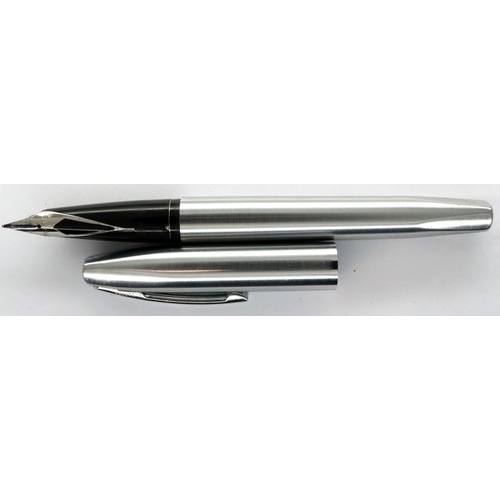 132 - Boxed Sheaffer fountain pen. P&P Group 1 (£14+VAT for the first lot and £1+VAT for subsequent lots)