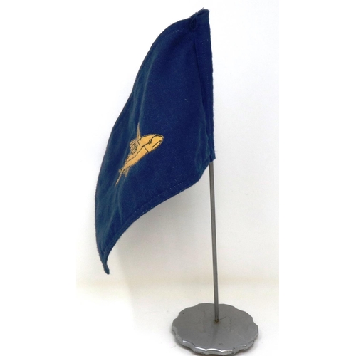 147 - Car pennant displaying The Navy Air Arm insignia, the base threaded, overall H: 38 cm. P&P Group 1 (... 