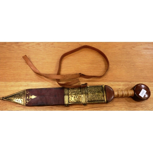 149 - Heavy reproduction Roman Gladius with metal and leather scabbard, blade L: 49 cm. P&P Group 2 (£18+V... 